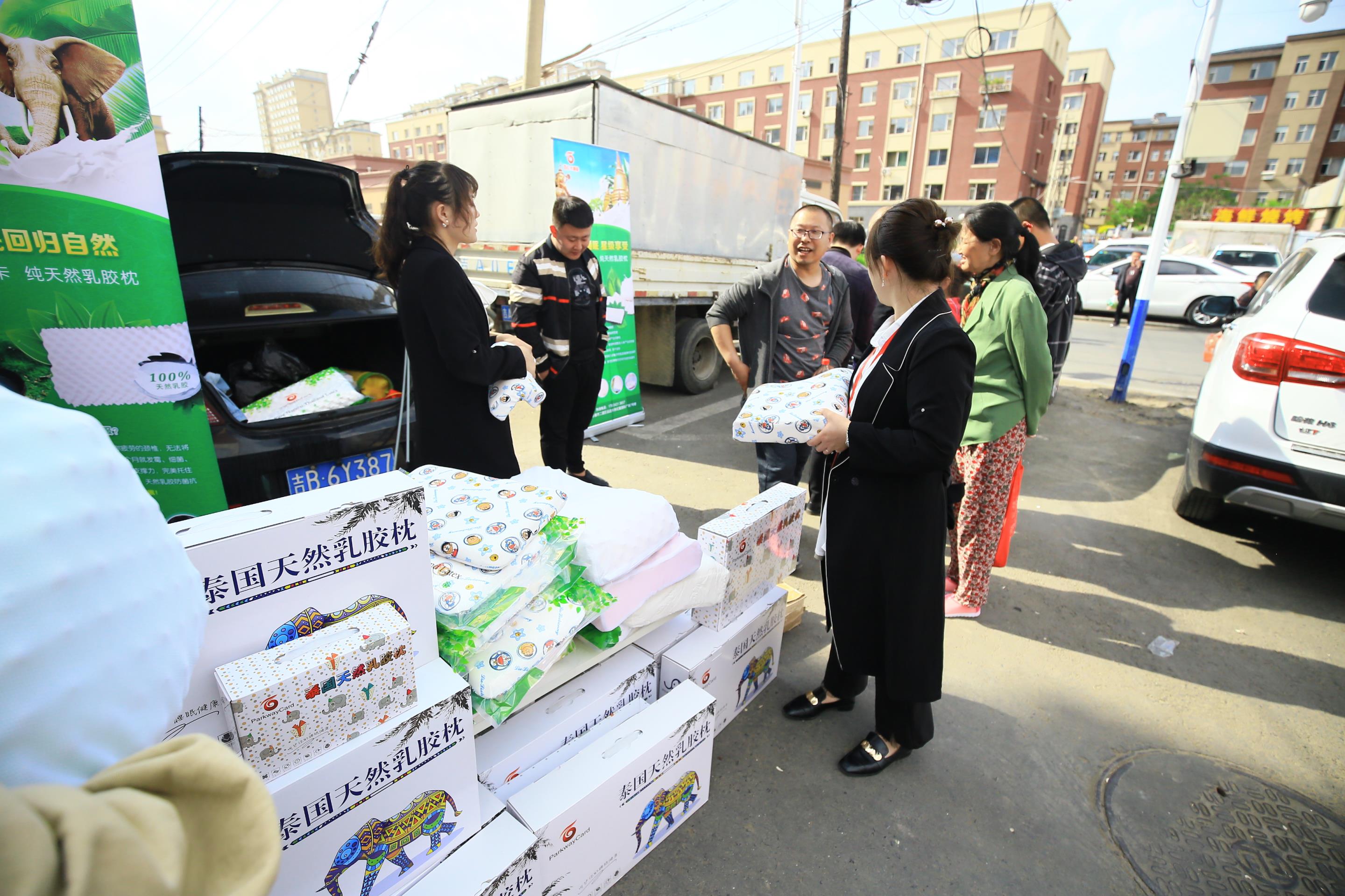 总理怒批城市管理：保留地摊经济，给底层人们一点温暖！